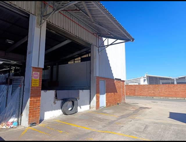 1,639M² WAREHOUSE TO LET IN NEW GERMANY